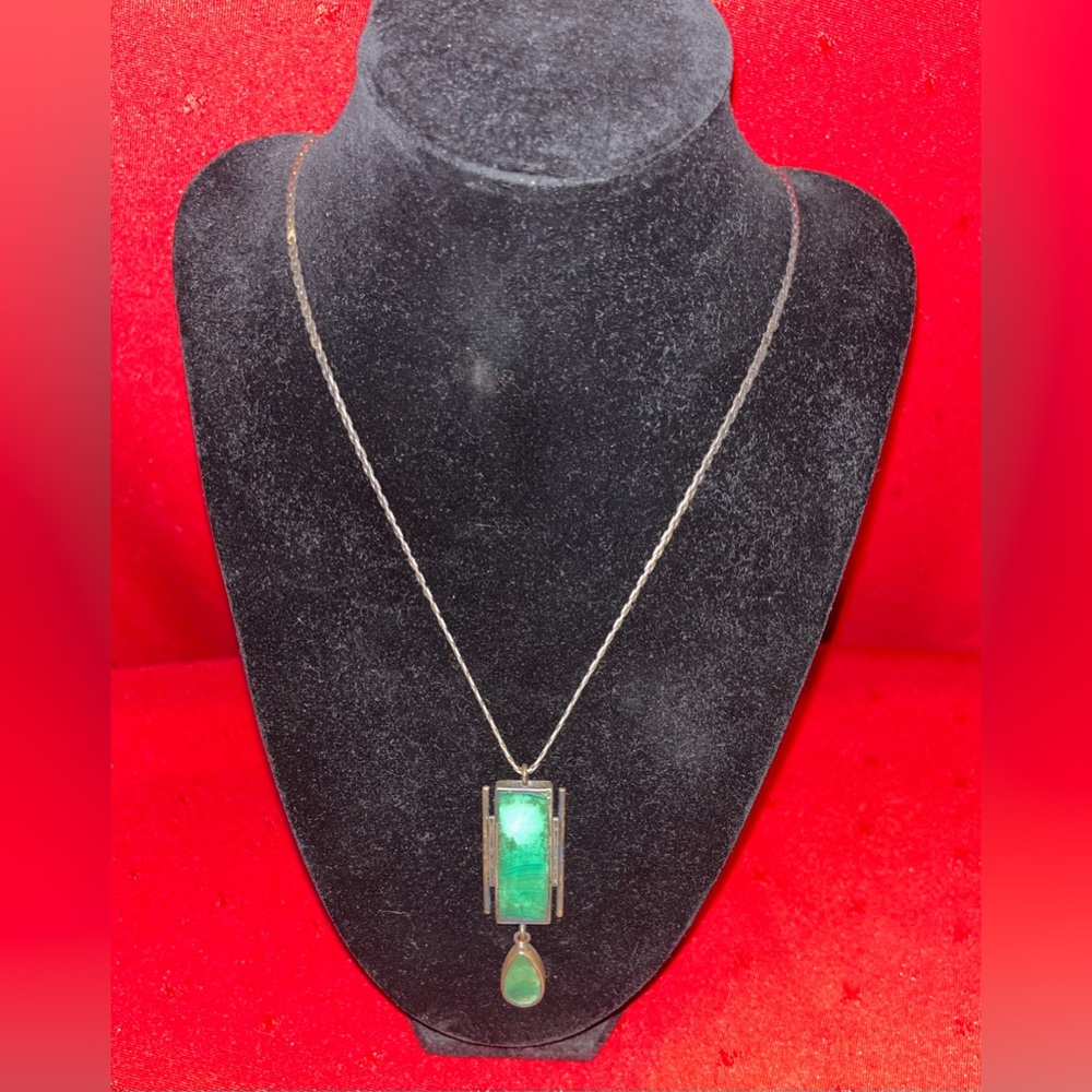 Vintage silver Elegant Green Pendant Necklace